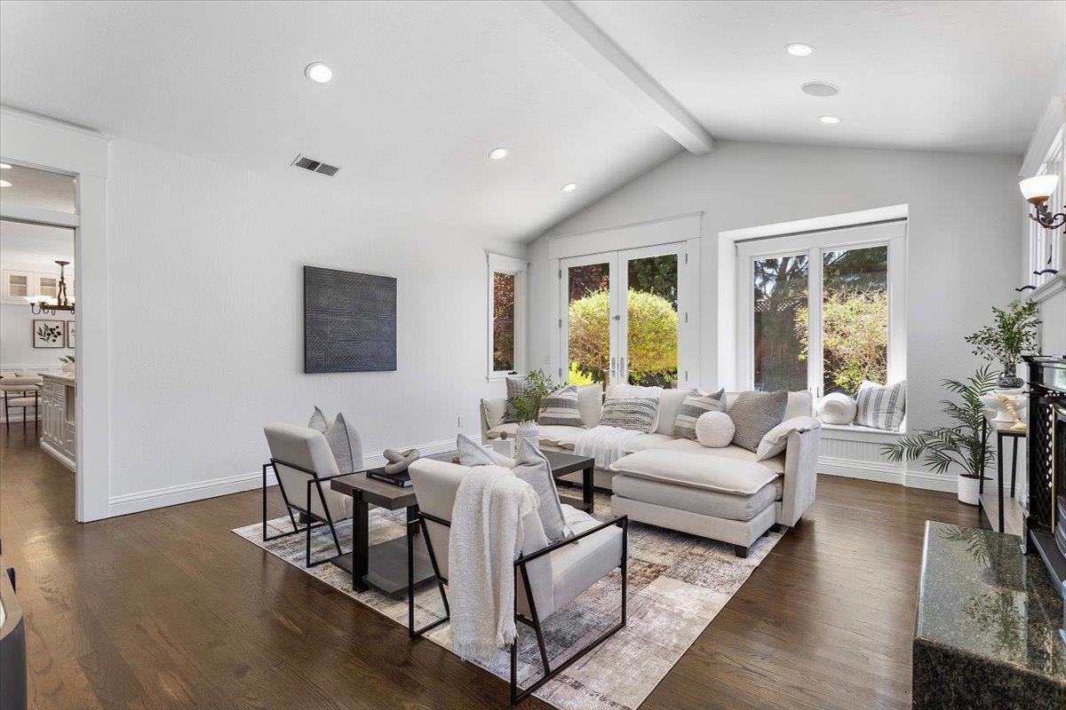 Detail Gallery Image 24 of 77 For 530 Arboleda Dr, Los Altos,  CA 94024 - 5 Beds | 3/1 Baths