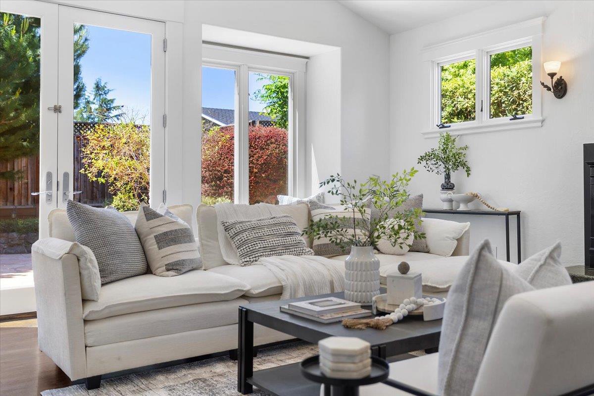 Detail Gallery Image 27 of 77 For 530 Arboleda Dr, Los Altos,  CA 94024 - 5 Beds | 3/1 Baths