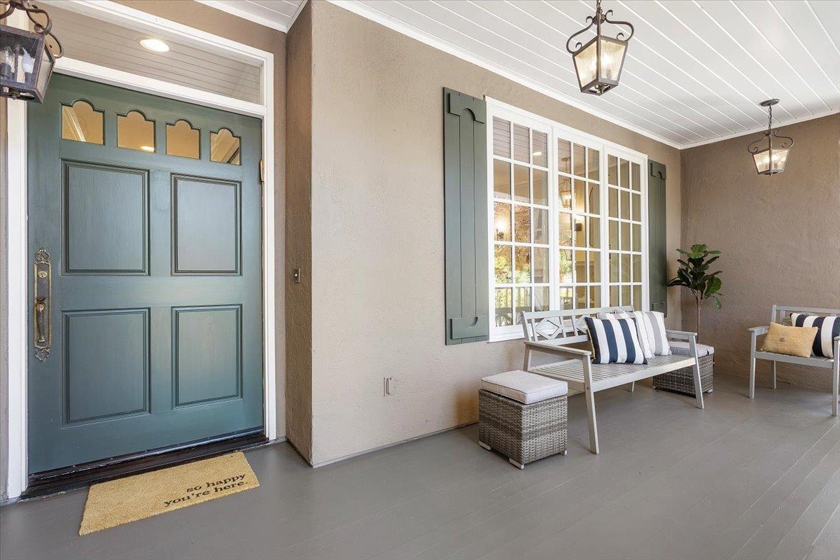 Detail Gallery Image 4 of 77 For 530 Arboleda Dr, Los Altos,  CA 94024 - 5 Beds | 3/1 Baths