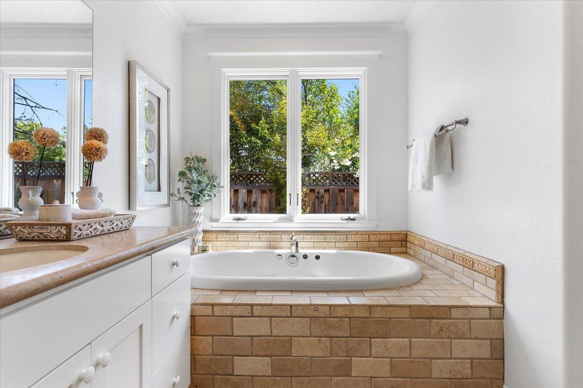 Detail Gallery Image 45 of 77 For 530 Arboleda Dr, Los Altos,  CA 94024 - 5 Beds | 3/1 Baths