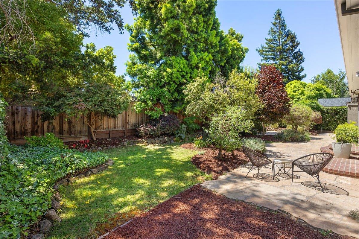 Detail Gallery Image 62 of 77 For 530 Arboleda Dr, Los Altos,  CA 94024 - 5 Beds | 3/1 Baths