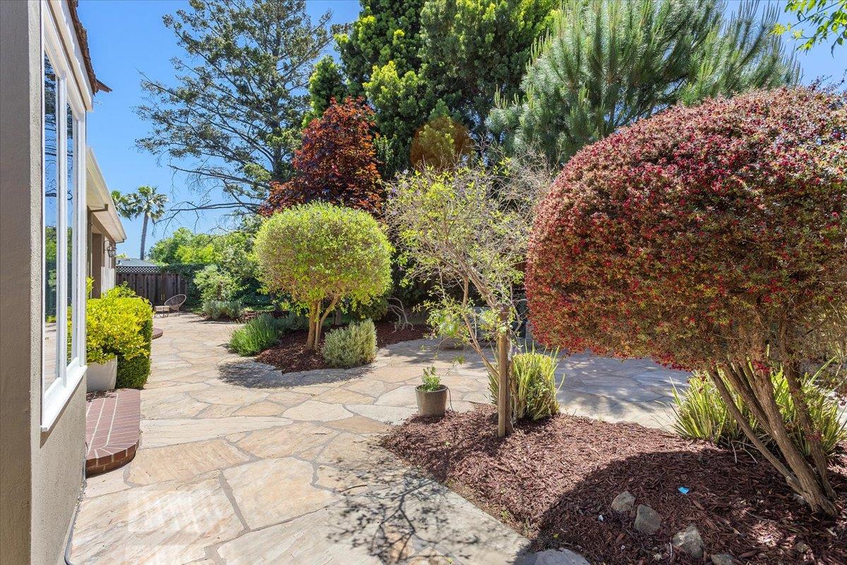 Detail Gallery Image 69 of 77 For 530 Arboleda Dr, Los Altos,  CA 94024 - 5 Beds | 3/1 Baths