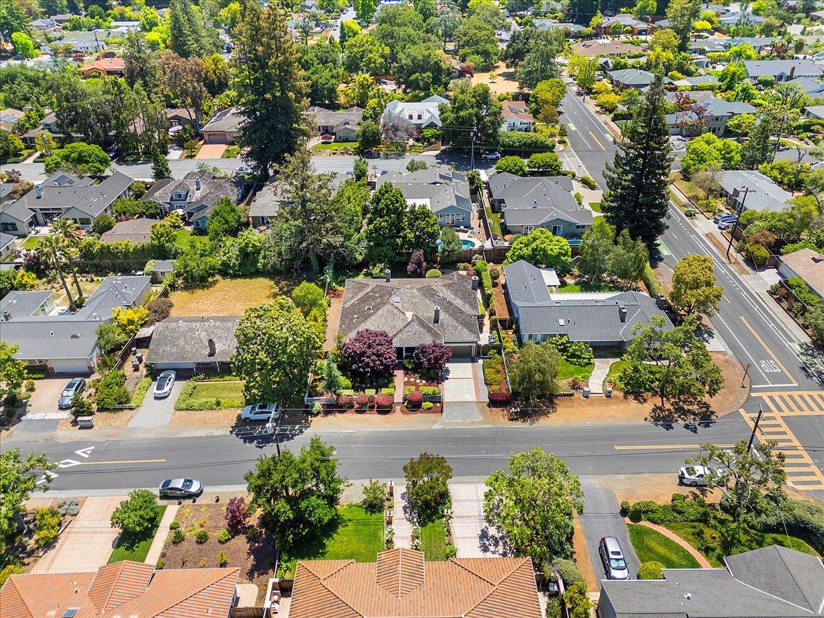 Detail Gallery Image 70 of 77 For 530 Arboleda Dr, Los Altos,  CA 94024 - 5 Beds | 3/1 Baths
