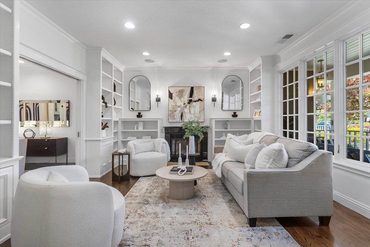 Detail Gallery Image 8 of 77 For 530 Arboleda Dr, Los Altos,  CA 94024 - 5 Beds | 3/1 Baths