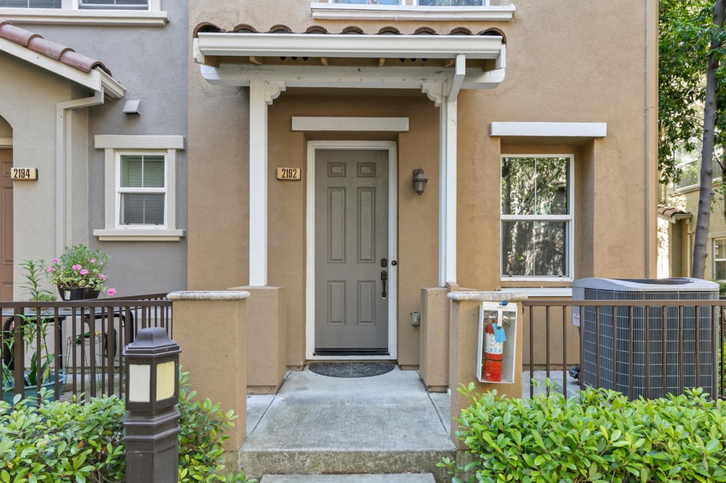 Detail Gallery Image 2 of 35 For 2192 Beech Cir, San Jose,  CA 95131 - 3 Beds | 3/1 Baths