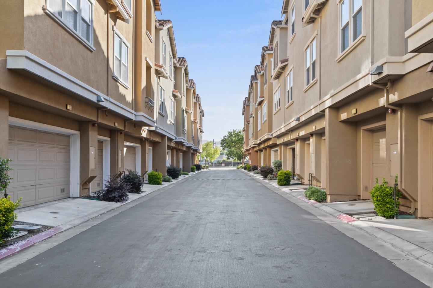 Detail Gallery Image 30 of 35 For 2192 Beech Cir, San Jose,  CA 95131 - 3 Beds | 3/1 Baths