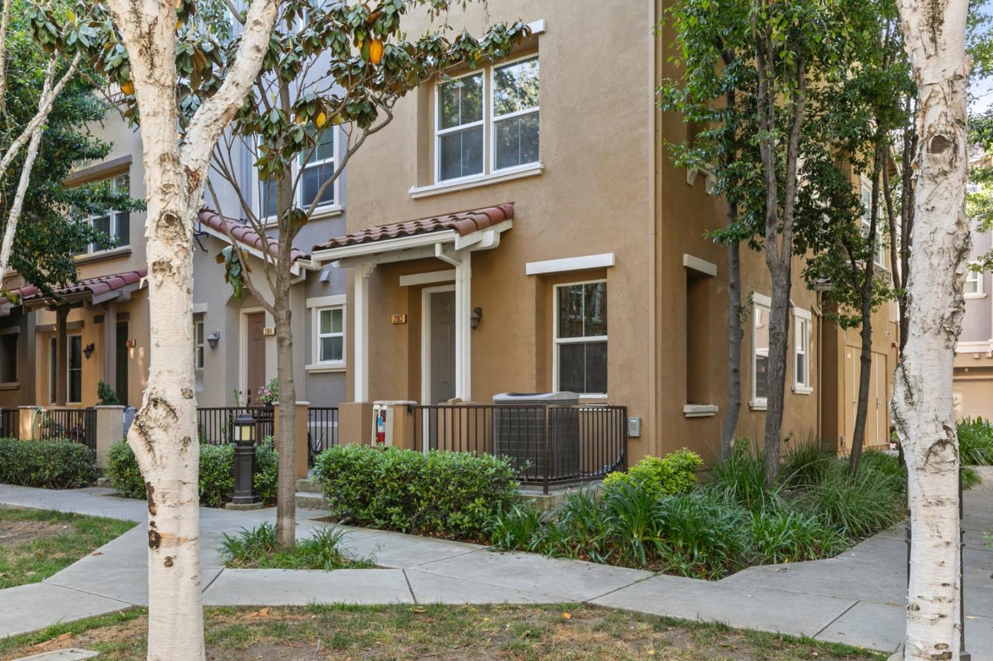 Detail Gallery Image 32 of 35 For 2192 Beech Cir, San Jose,  CA 95131 - 3 Beds | 3/1 Baths