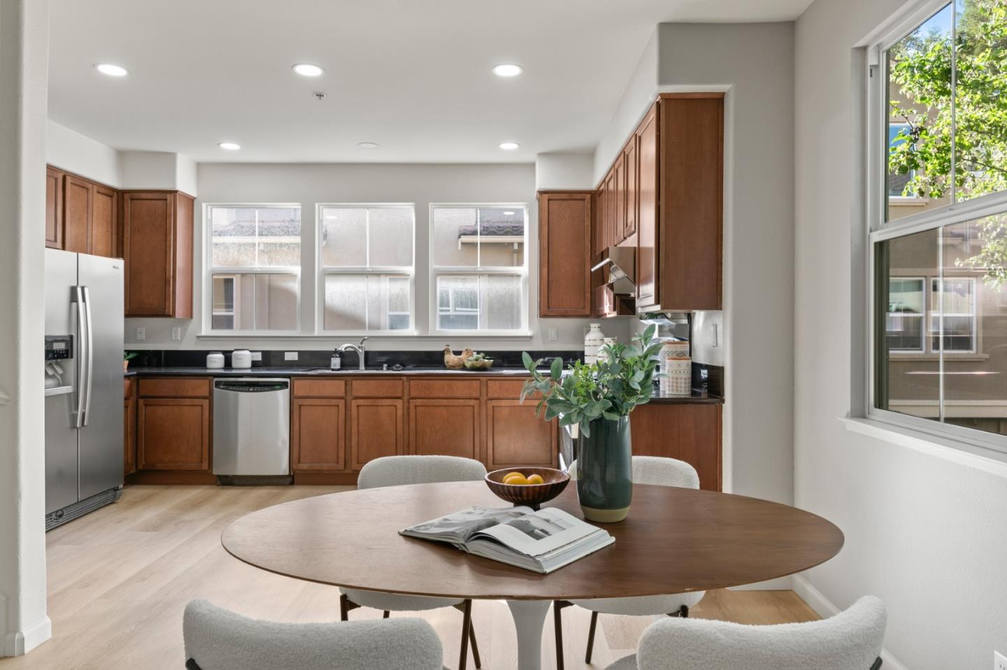 Detail Gallery Image 7 of 35 For 2192 Beech Cir, San Jose,  CA 95131 - 3 Beds | 3/1 Baths