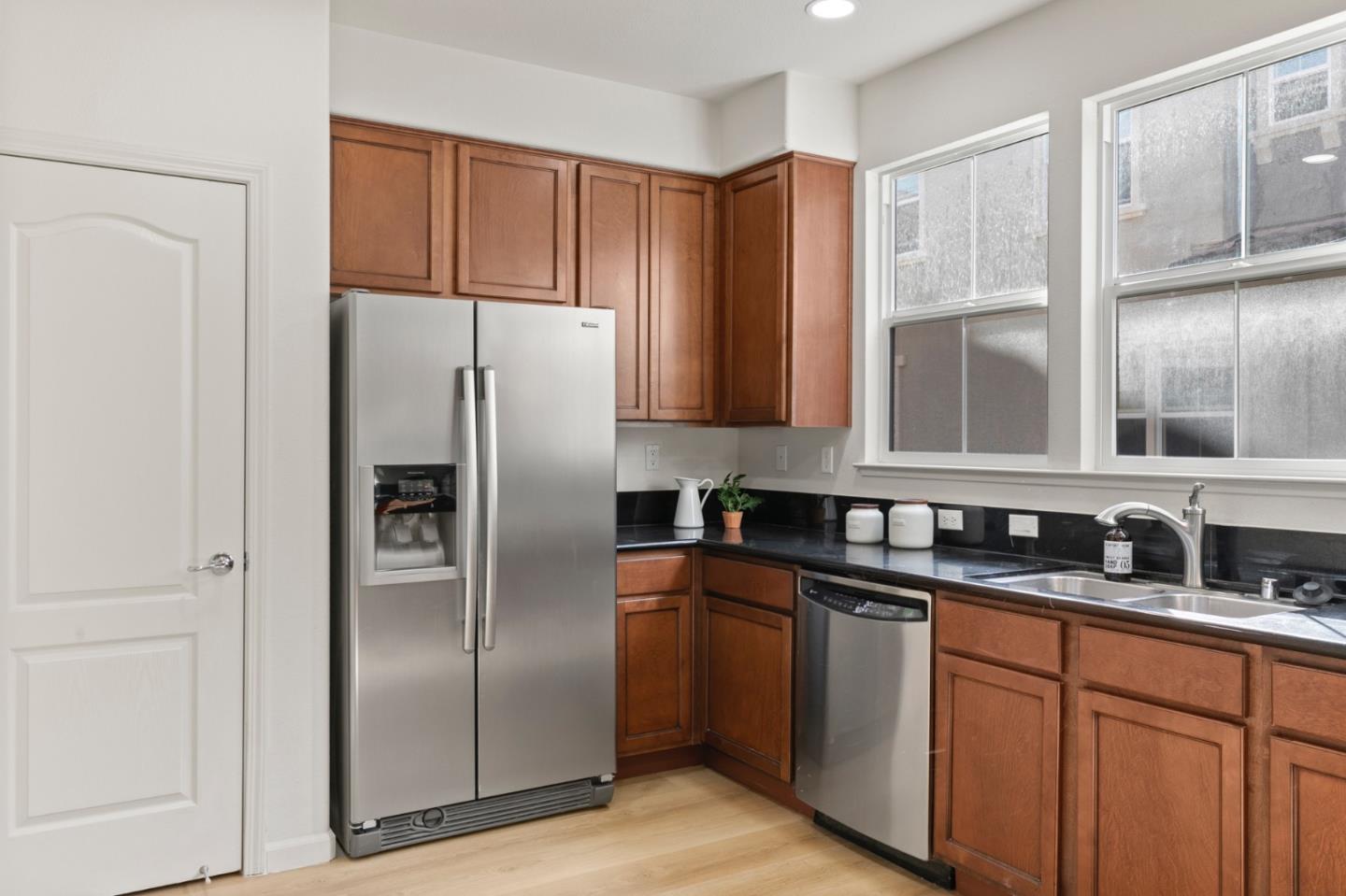 Detail Gallery Image 9 of 35 For 2192 Beech Cir, San Jose,  CA 95131 - 3 Beds | 3/1 Baths
