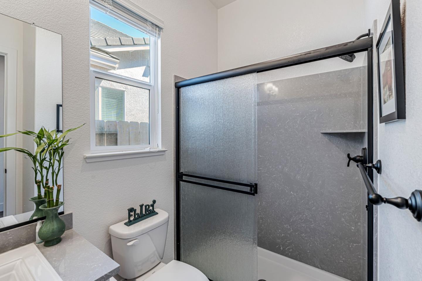 Detail Gallery Image 34 of 44 For 216 Bloomingdale St, Manteca,  CA 95337 - 3 Beds | 2 Baths