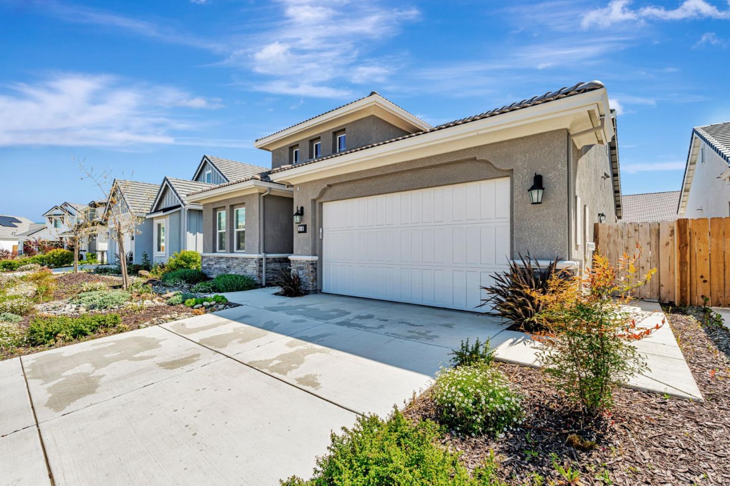 Detail Gallery Image 4 of 44 For 216 Bloomingdale St, Manteca,  CA 95337 - 3 Beds | 2 Baths