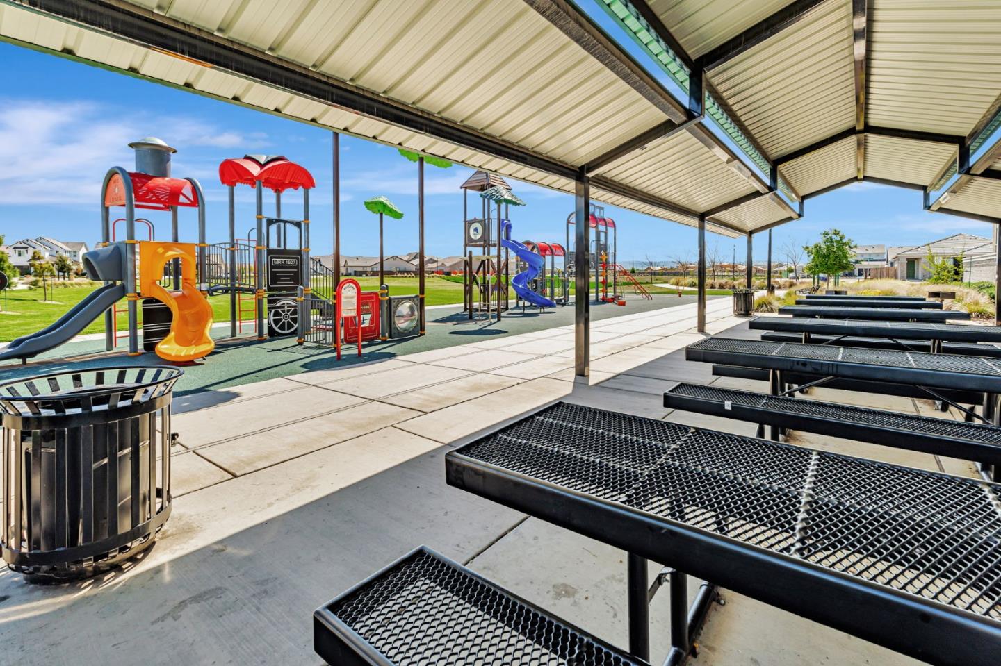 Detail Gallery Image 41 of 44 For 216 Bloomingdale St, Manteca,  CA 95337 - 3 Beds | 2 Baths