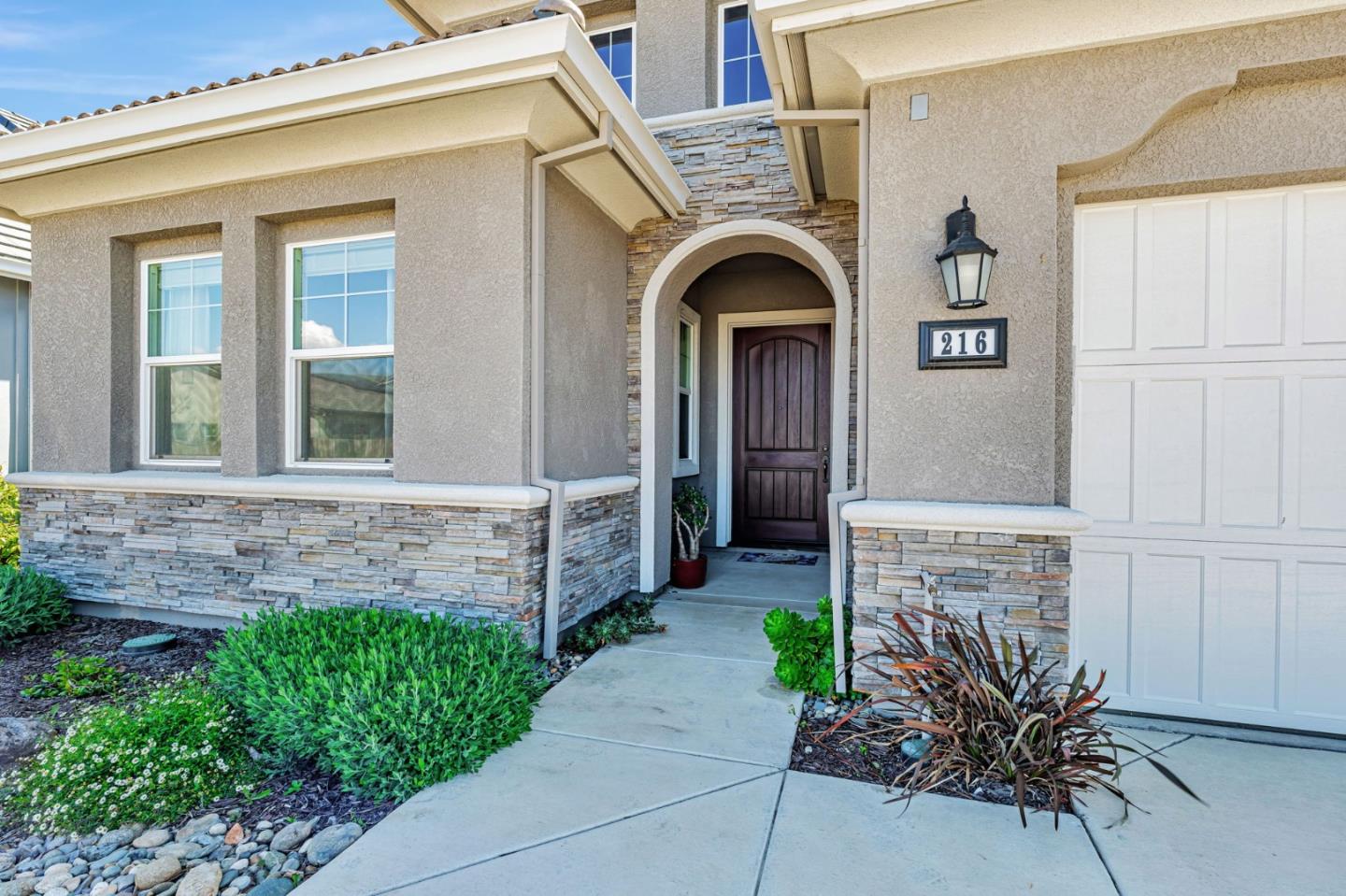Detail Gallery Image 5 of 44 For 216 Bloomingdale St, Manteca,  CA 95337 - 3 Beds | 2 Baths