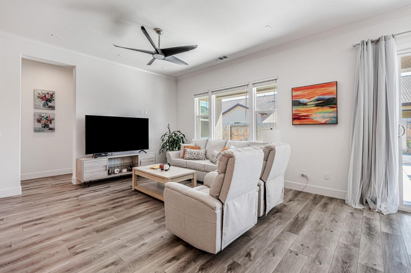 Detail Gallery Image 8 of 44 For 216 Bloomingdale St, Manteca,  CA 95337 - 3 Beds | 2 Baths