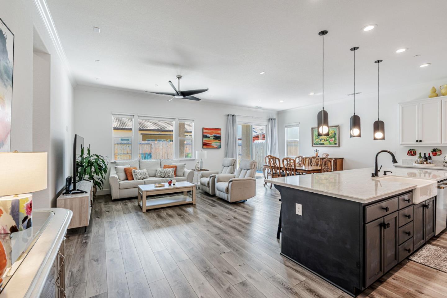 Detail Gallery Image 9 of 44 For 216 Bloomingdale St, Manteca,  CA 95337 - 3 Beds | 2 Baths
