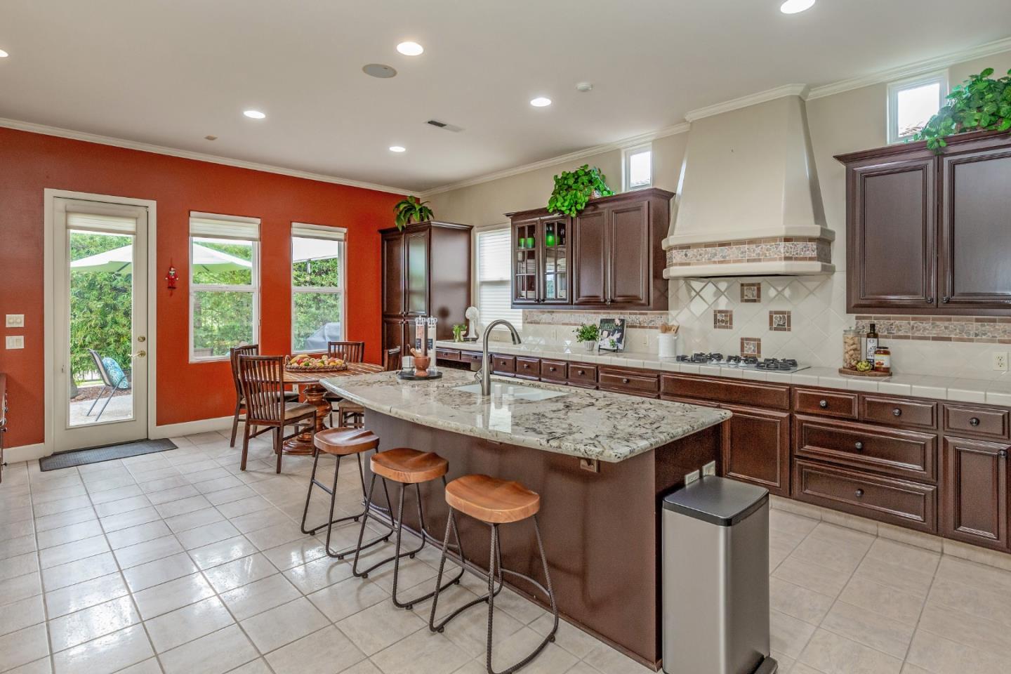 Detail Gallery Image 11 of 52 For 1959 St Andrews, Gilroy,  CA 95020 - 4 Beds | 3 Baths