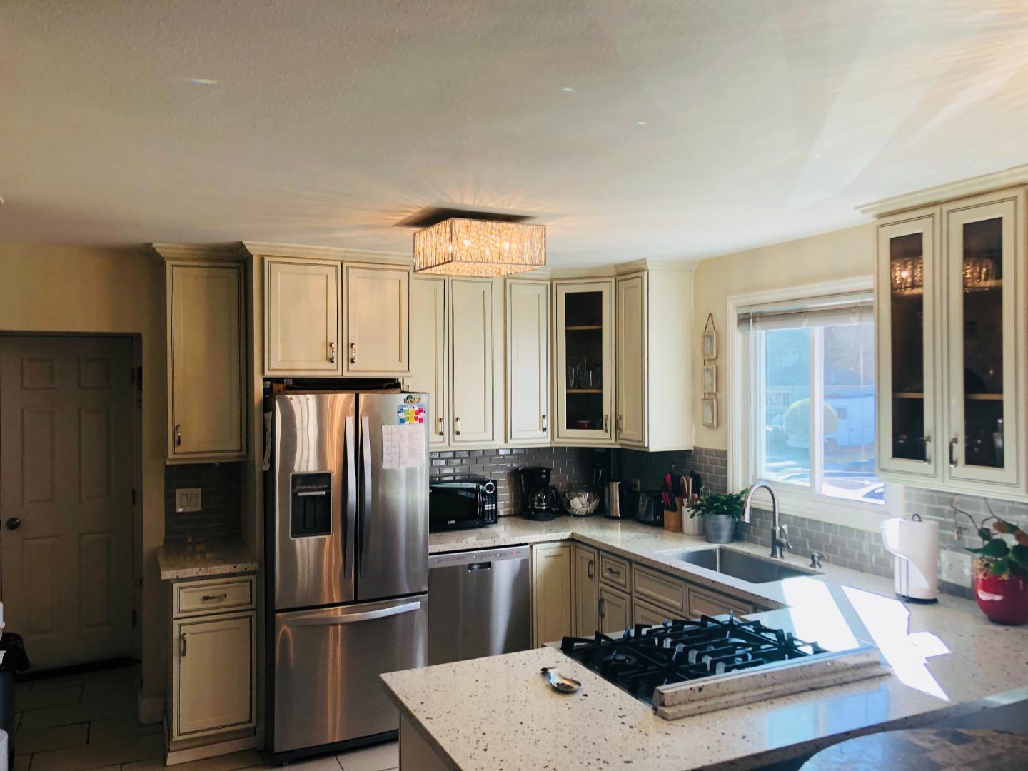 Detail Gallery Image 9 of 11 For 21428 Lake Chabot Rd, Castro Valley,  CA 94546 - 3 Beds | 1/1 Baths