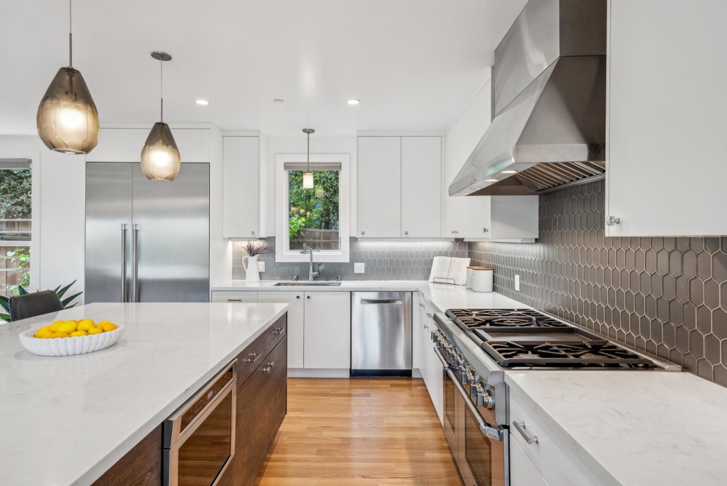 Detail Gallery Image 15 of 78 For 1 Millbrae Cir, Millbrae,  CA 94030 - 6 Beds | 4 Baths