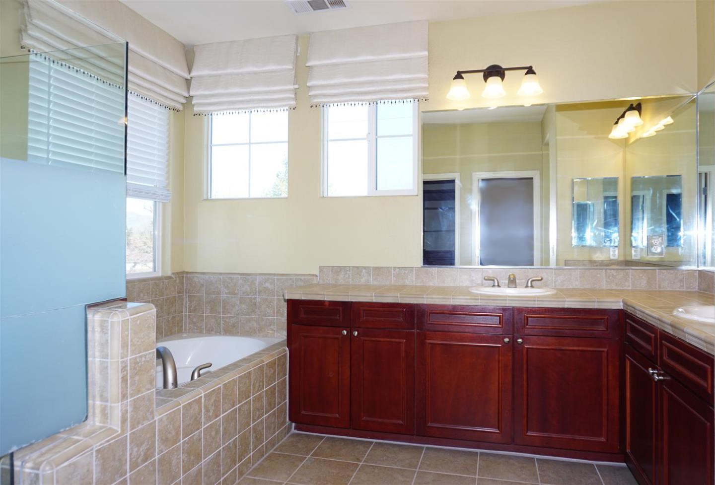 Detail Gallery Image 30 of 39 For 1710 Salamoni Ct, San Jose,  CA 95133 - 4 Beds | 2/1 Baths