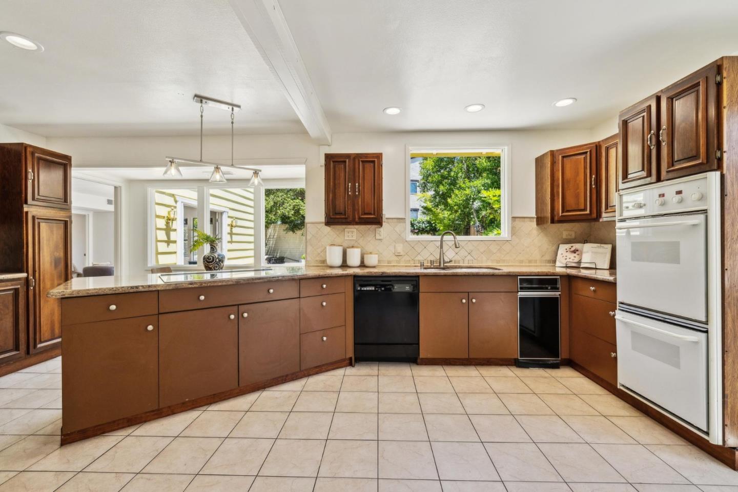 Detail Gallery Image 11 of 41 For 732 Montrose Ave, Palo Alto,  CA 94303 - 5 Beds | 2 Baths