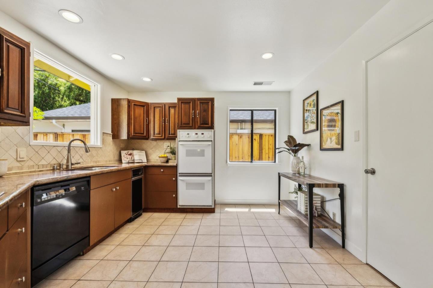 Detail Gallery Image 12 of 41 For 732 Montrose Ave, Palo Alto,  CA 94303 - 5 Beds | 2 Baths