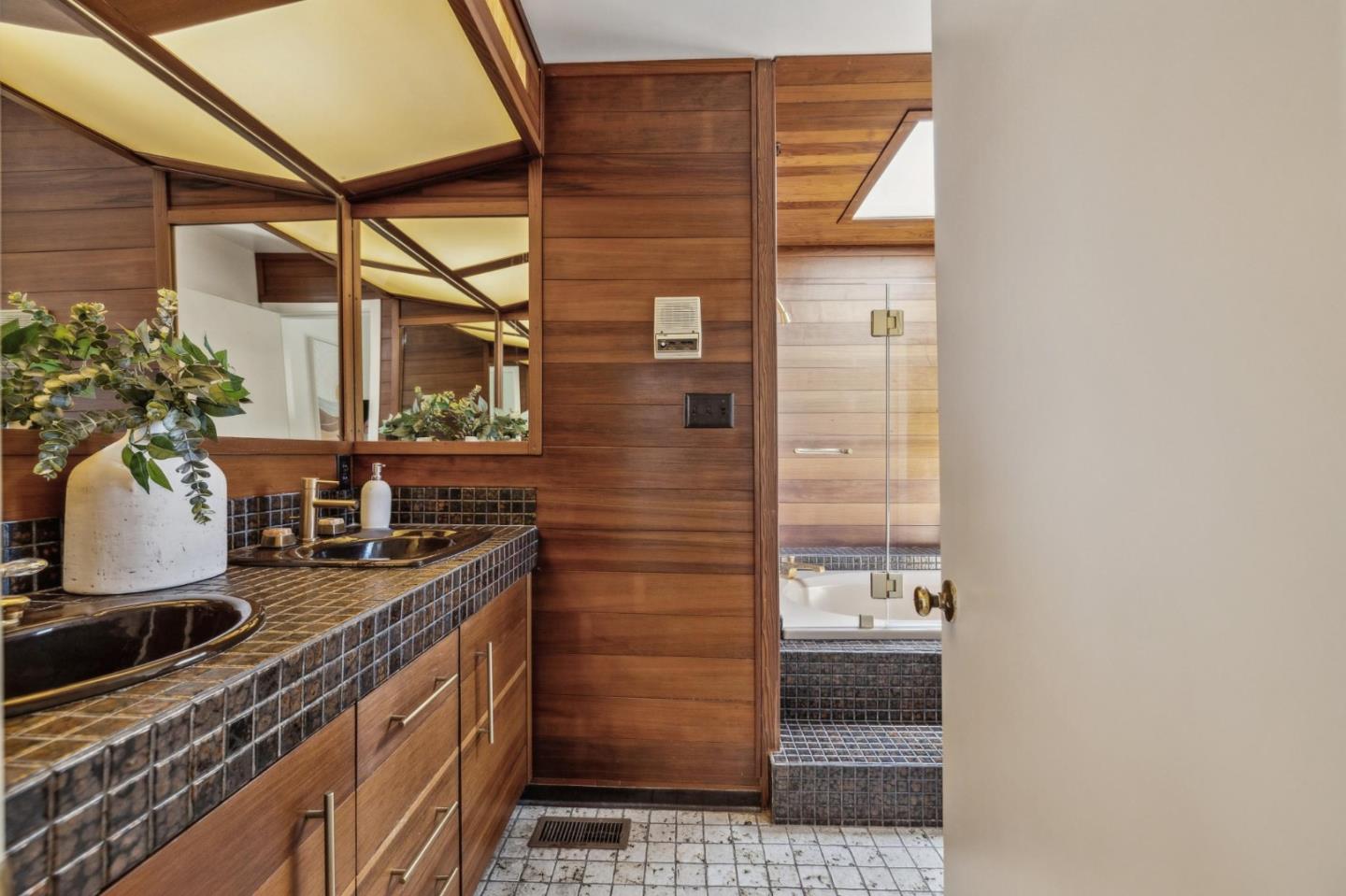 Detail Gallery Image 29 of 41 For 732 Montrose Ave, Palo Alto,  CA 94303 - 5 Beds | 2 Baths