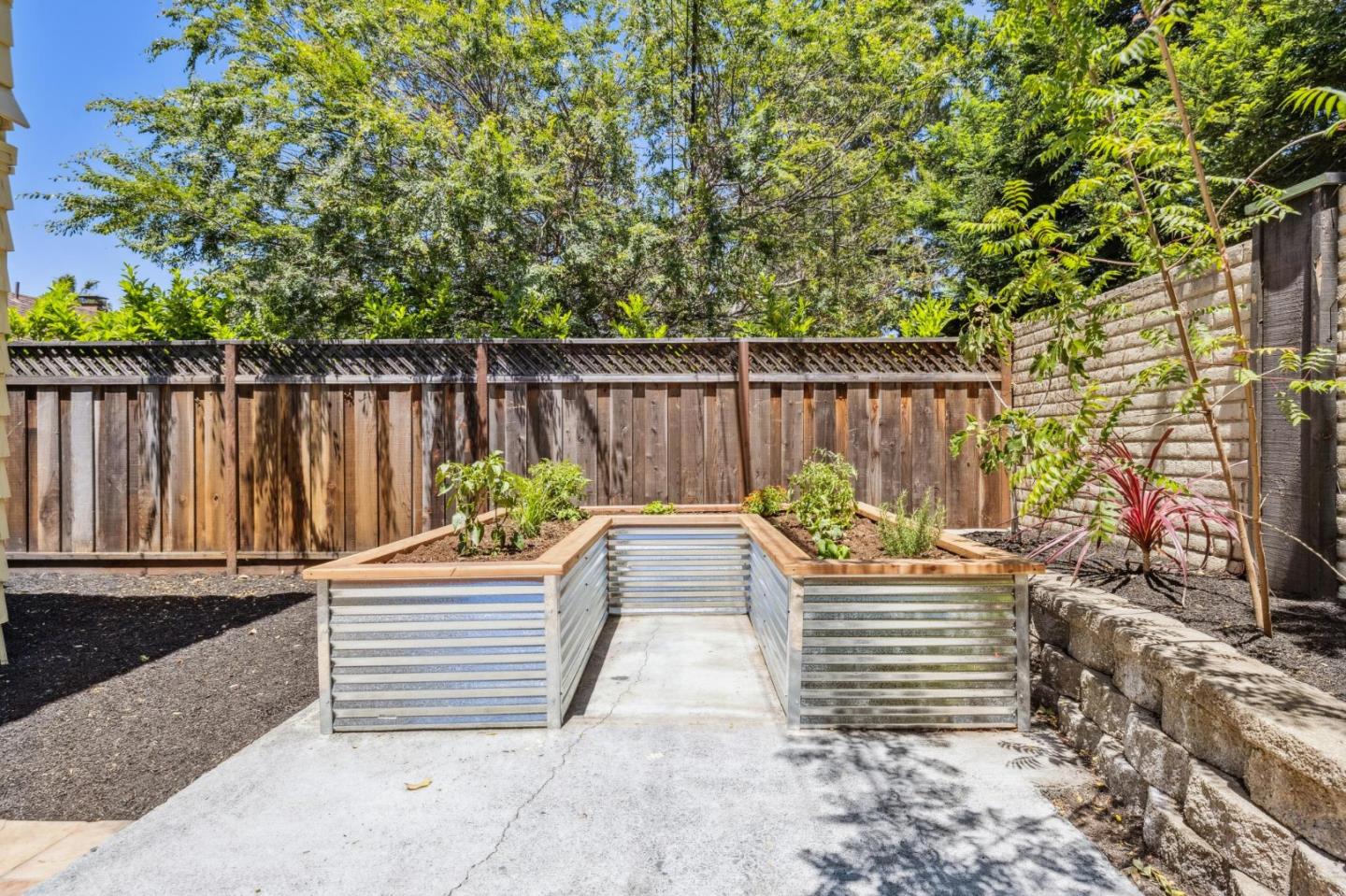 Detail Gallery Image 37 of 41 For 732 Montrose Ave, Palo Alto,  CA 94303 - 5 Beds | 2 Baths