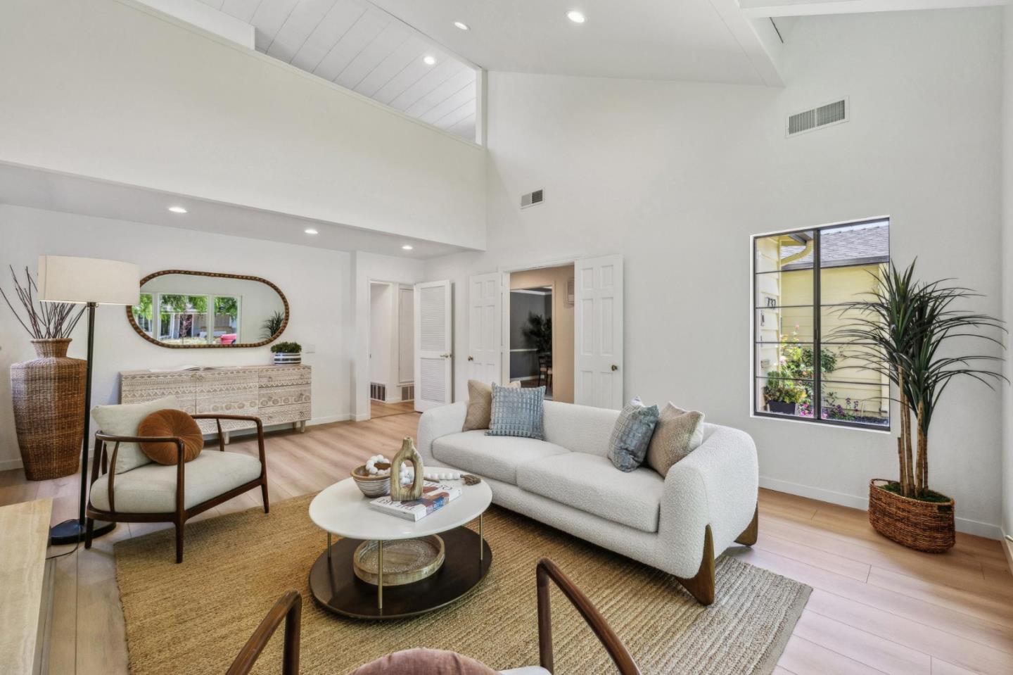 Detail Gallery Image 4 of 41 For 732 Montrose Ave, Palo Alto,  CA 94303 - 5 Beds | 2 Baths