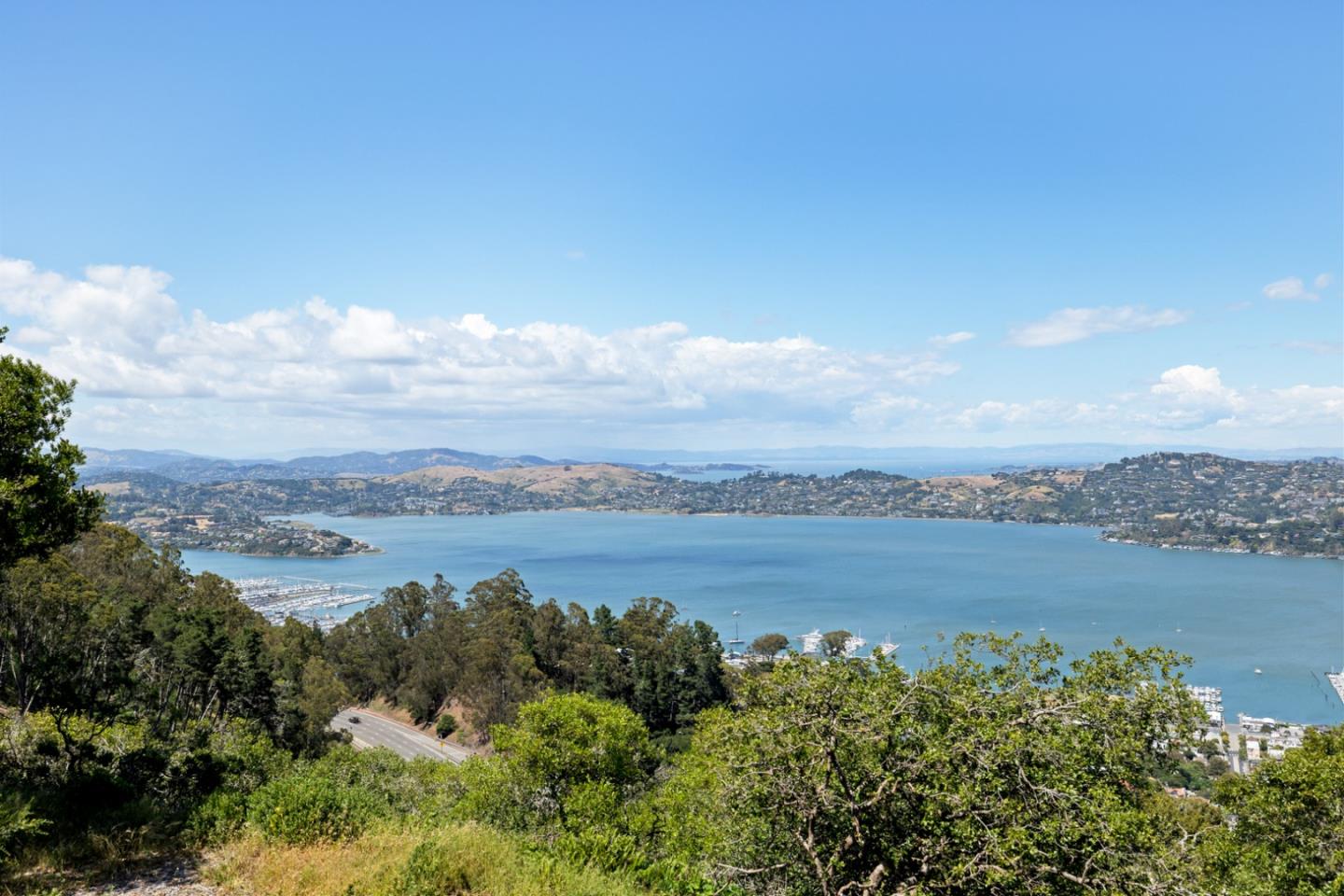 Detail Gallery Image 11 of 102 For 3 Wolfback Ridge Rd, Sausalito,  CA 94965 - 5 Beds | 5/1 Baths
