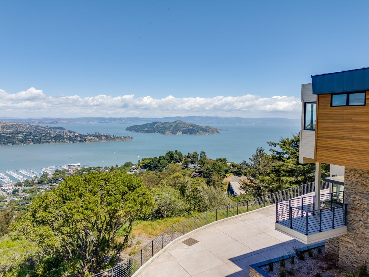 Detail Gallery Image 14 of 102 For 3 Wolfback Ridge Rd, Sausalito,  CA 94965 - 5 Beds | 5/1 Baths