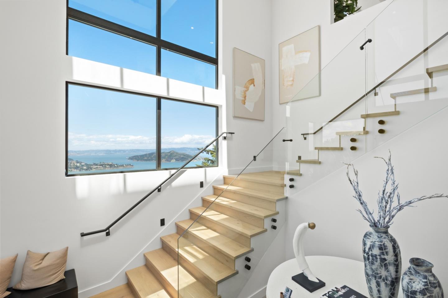Detail Gallery Image 19 of 102 For 3 Wolfback Ridge Rd, Sausalito,  CA 94965 - 5 Beds | 5/1 Baths