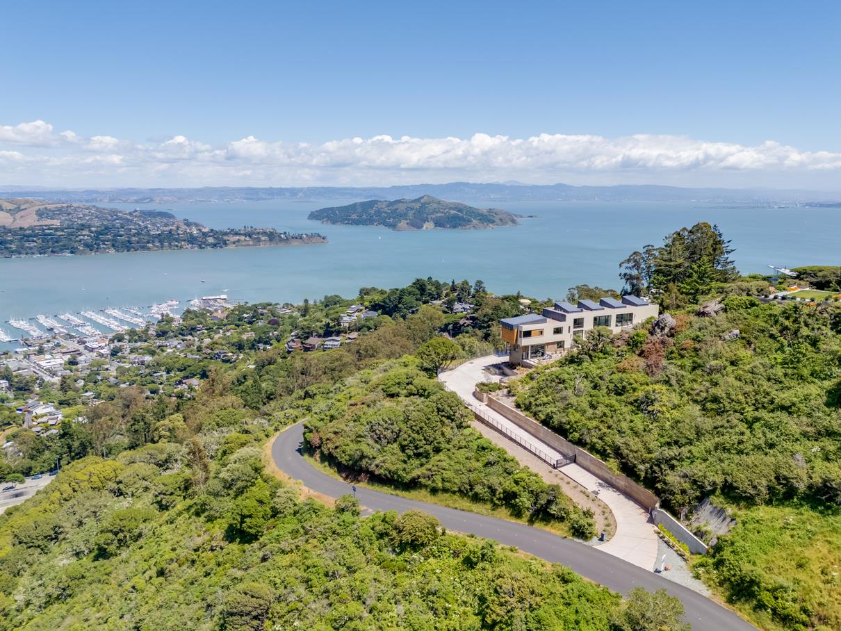 Detail Gallery Image 2 of 102 For 3 Wolfback Ridge Rd, Sausalito,  CA 94965 - 5 Beds | 5/1 Baths