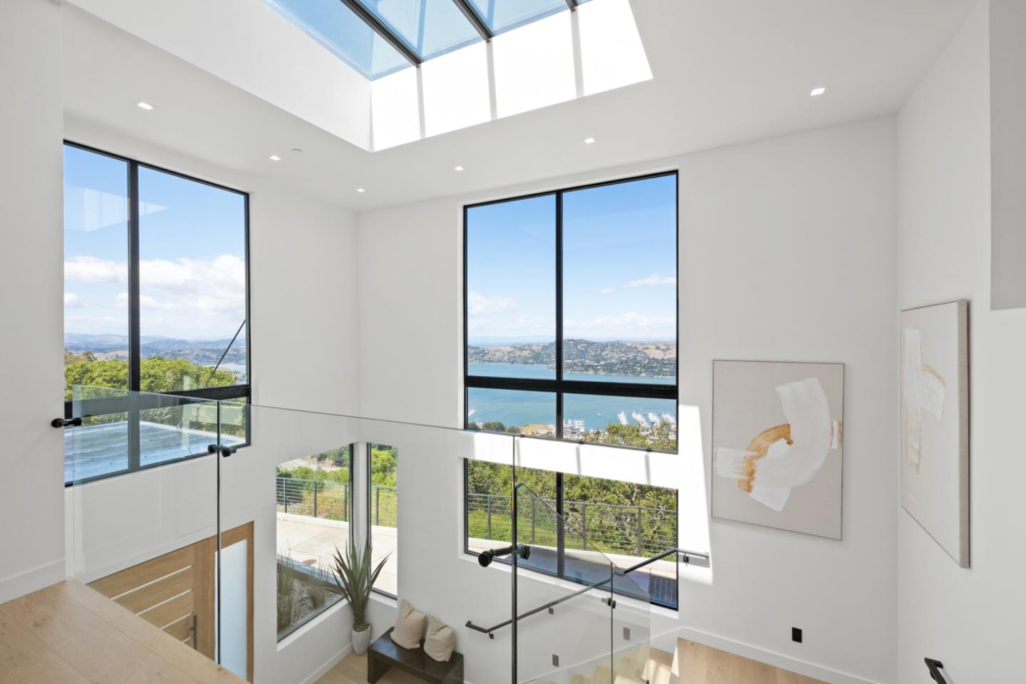 Detail Gallery Image 21 of 102 For 3 Wolfback Ridge Rd, Sausalito,  CA 94965 - 5 Beds | 5/1 Baths