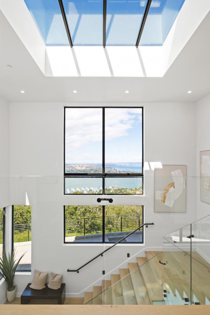 Detail Gallery Image 22 of 102 For 3 Wolfback Ridge Rd, Sausalito,  CA 94965 - 5 Beds | 5/1 Baths