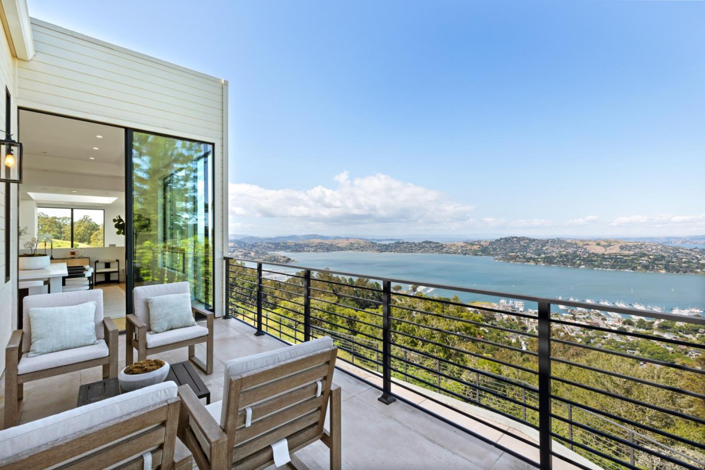 Detail Gallery Image 32 of 102 For 3 Wolfback Ridge Rd, Sausalito,  CA 94965 - 5 Beds | 5/1 Baths