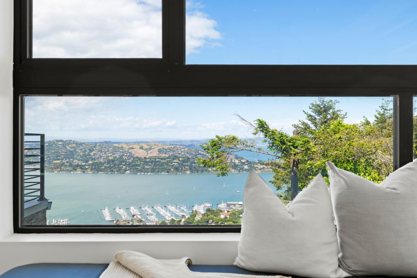 Detail Gallery Image 44 of 102 For 3 Wolfback Ridge Rd, Sausalito,  CA 94965 - 5 Beds | 5/1 Baths
