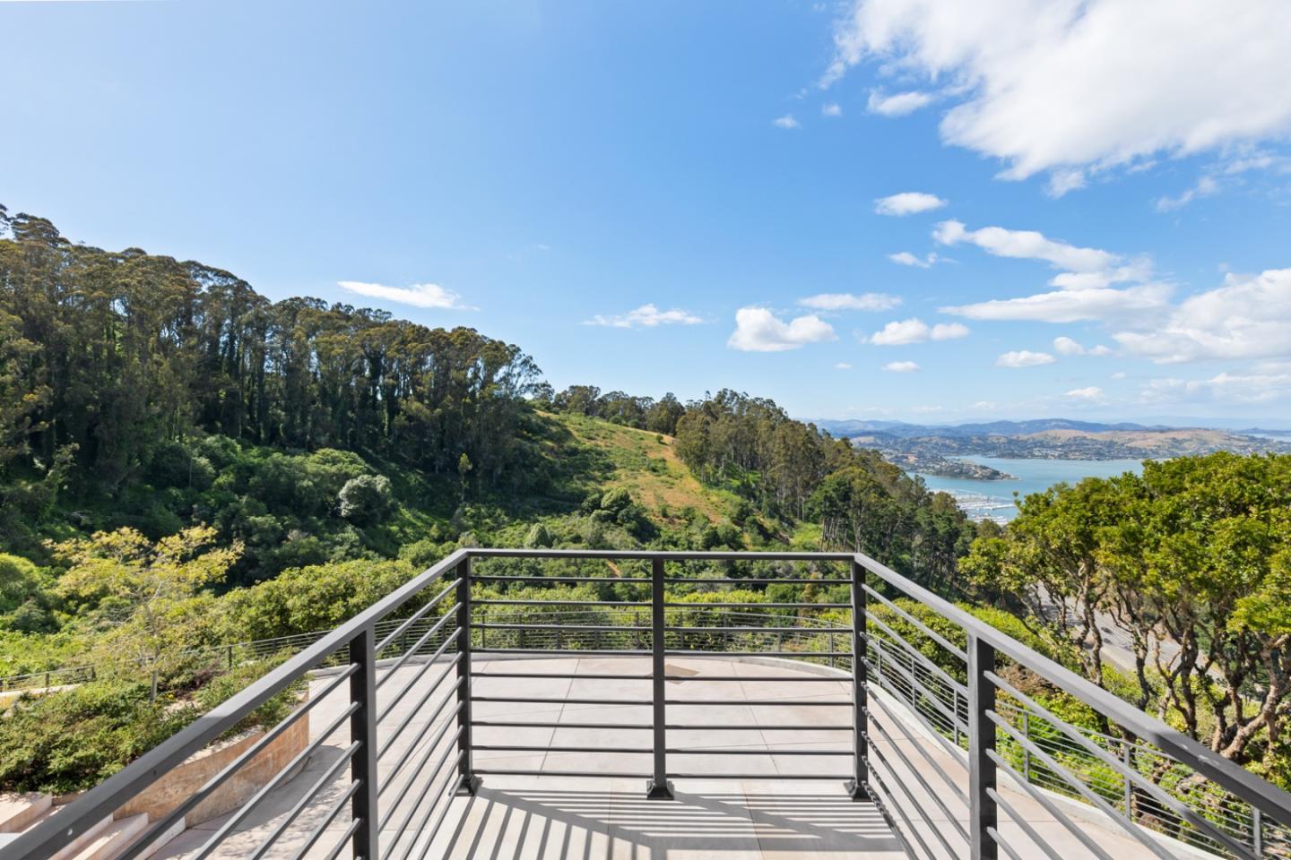 Detail Gallery Image 64 of 102 For 3 Wolfback Ridge Rd, Sausalito,  CA 94965 - 5 Beds | 5/1 Baths