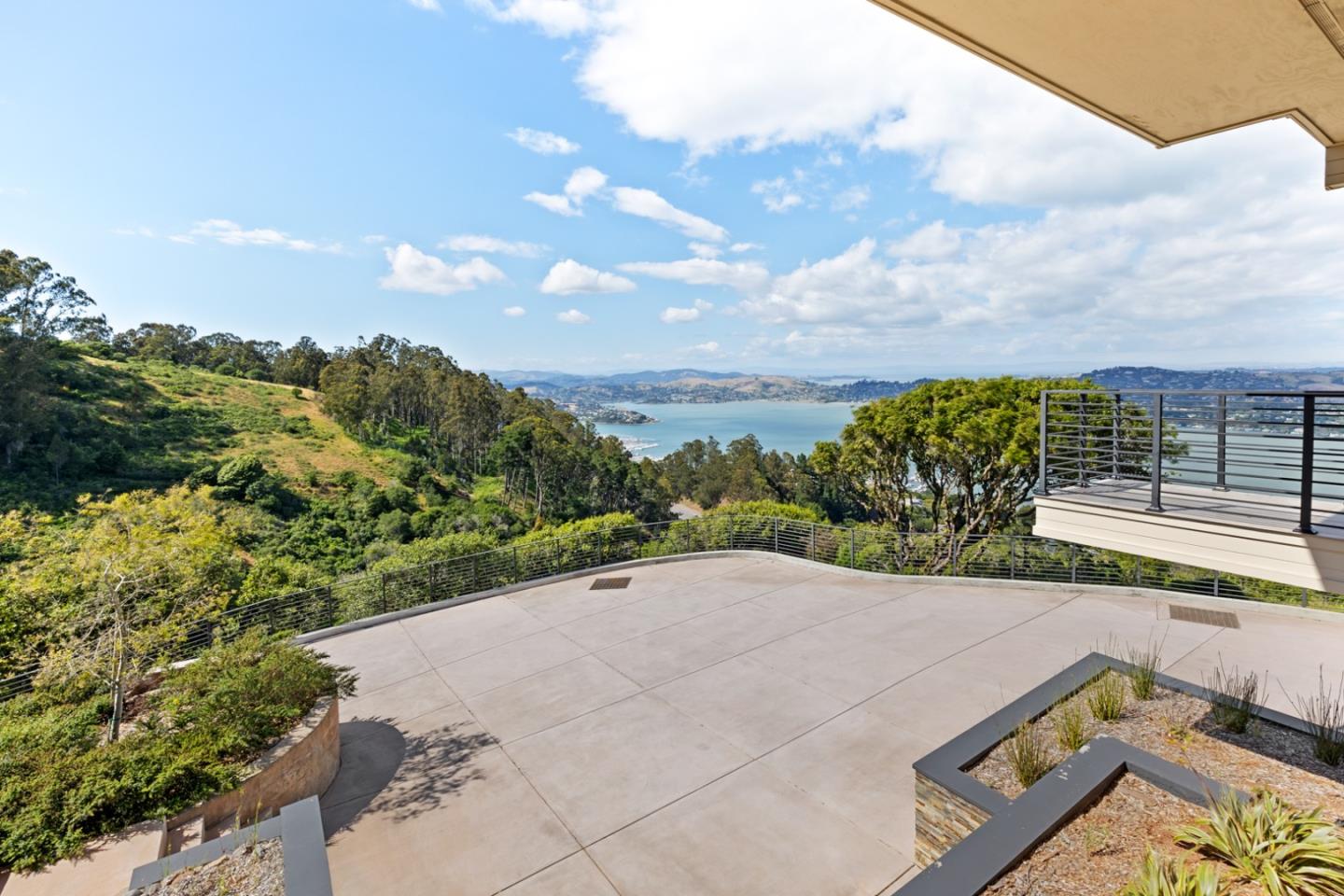 Detail Gallery Image 66 of 102 For 3 Wolfback Ridge Rd, Sausalito,  CA 94965 - 5 Beds | 5/1 Baths