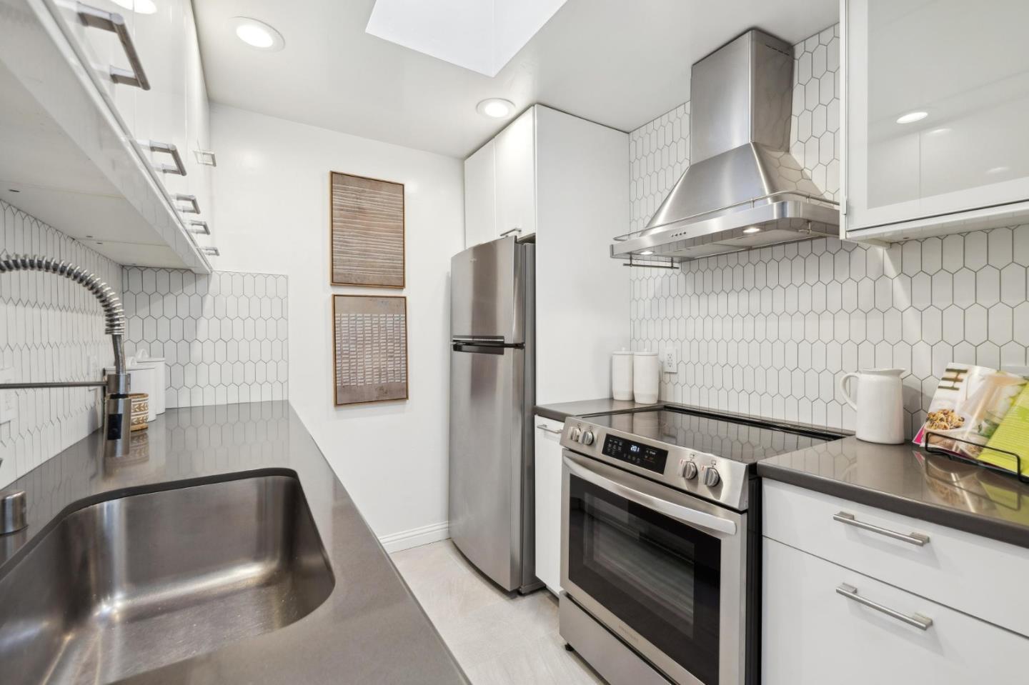Detail Gallery Image 17 of 41 For 500 W Middlefield Rd #164,  Mountain View,  CA 94043 - 1 Beds | 1 Baths