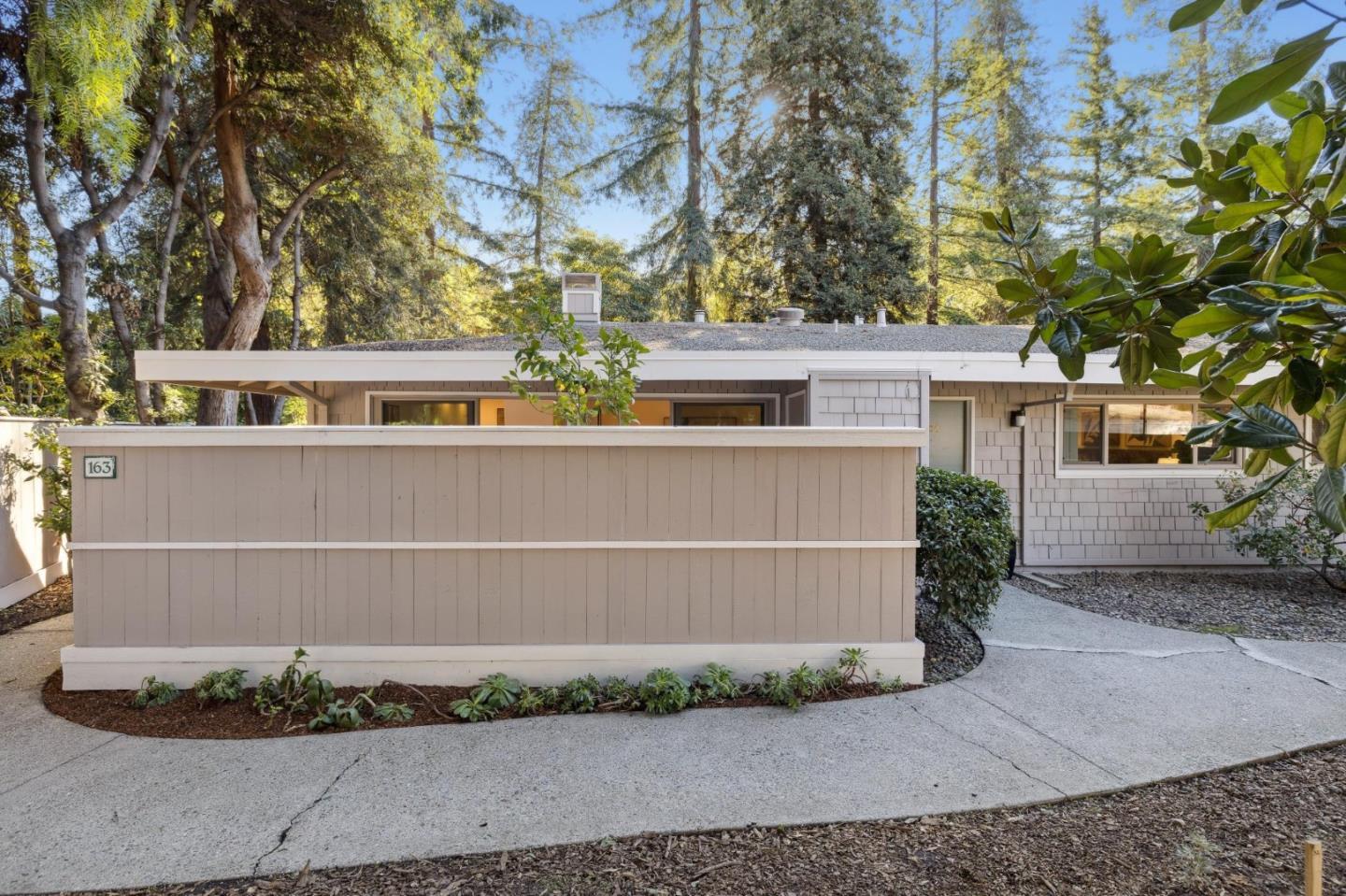 Detail Gallery Image 3 of 41 For 500 W Middlefield Rd #164,  Mountain View,  CA 94043 - 1 Beds | 1 Baths