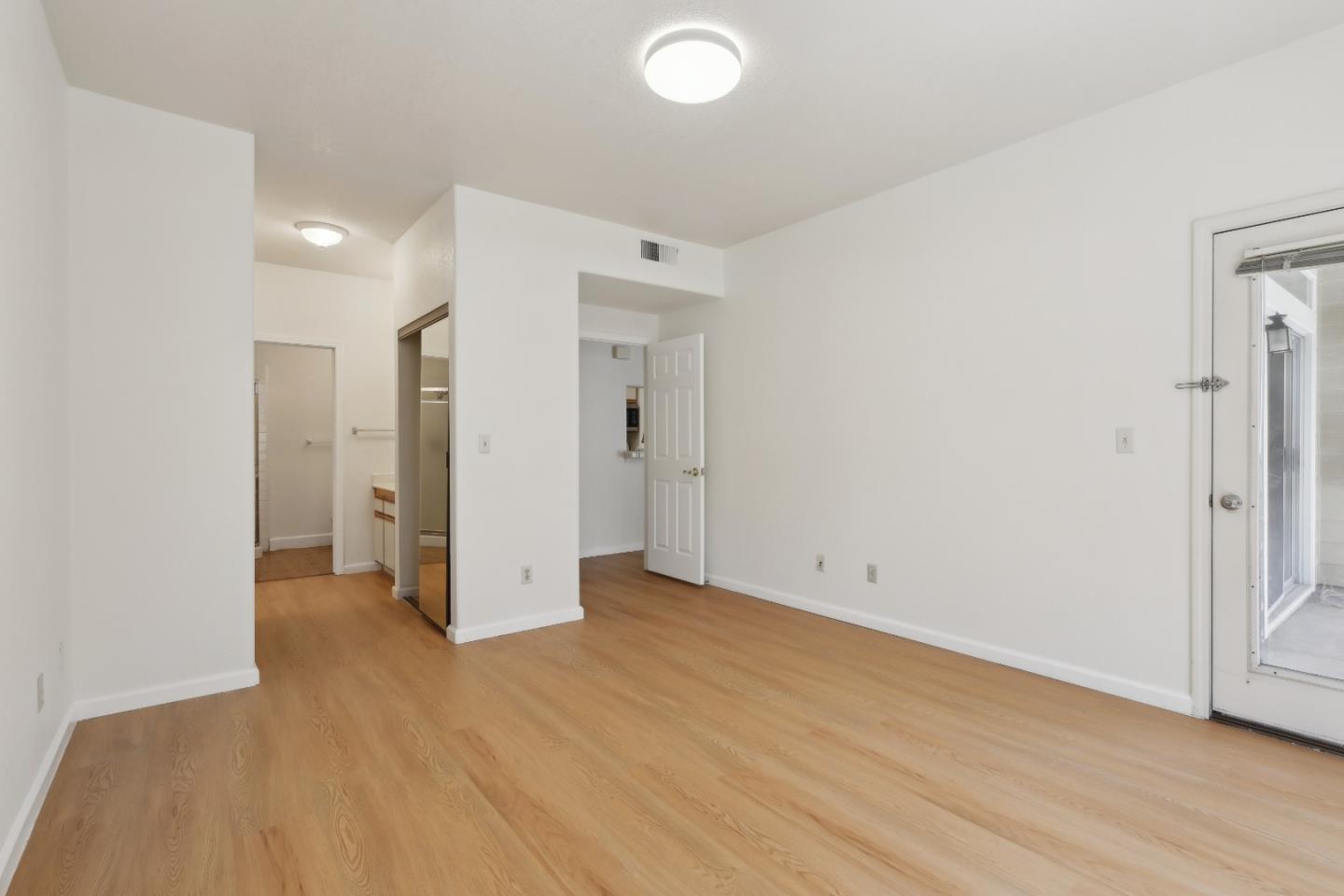 Detail Gallery Image 10 of 13 For 932 Lake Tahoe Ct, San Jose,  CA 95123 - 2 Beds | 2 Baths
