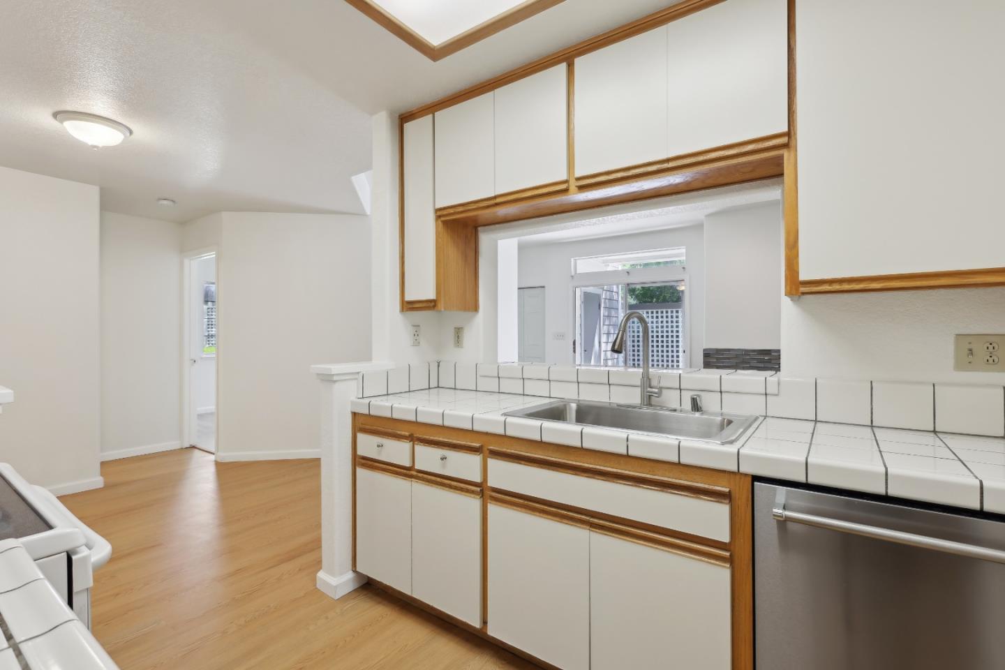 Detail Gallery Image 6 of 13 For 932 Lake Tahoe Ct, San Jose,  CA 95123 - 2 Beds | 2 Baths