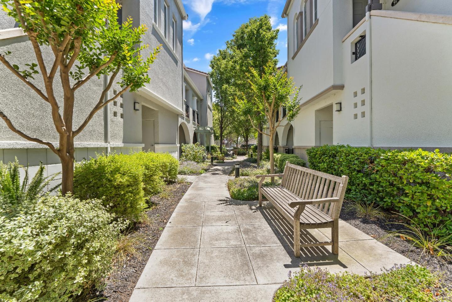 Detail Gallery Image 2 of 25 For 85 Bassett St, San Jose,  CA 95110 - 3 Beds | 2/1 Baths