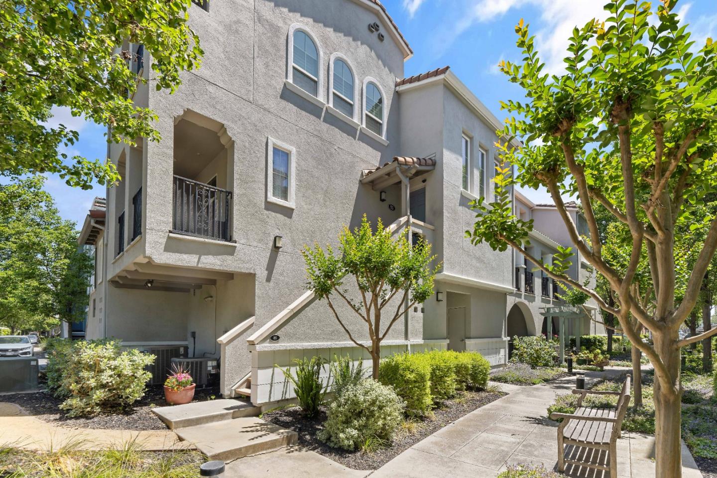 Detail Gallery Image 3 of 25 For 85 Bassett St, San Jose,  CA 95110 - 3 Beds | 2/1 Baths