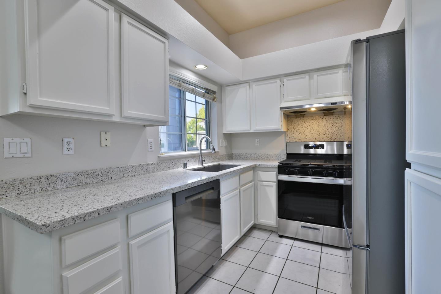 Detail Gallery Image 13 of 21 For 5658 Statice Cmn, Fremont,  CA 94538 - 2 Beds | 2 Baths