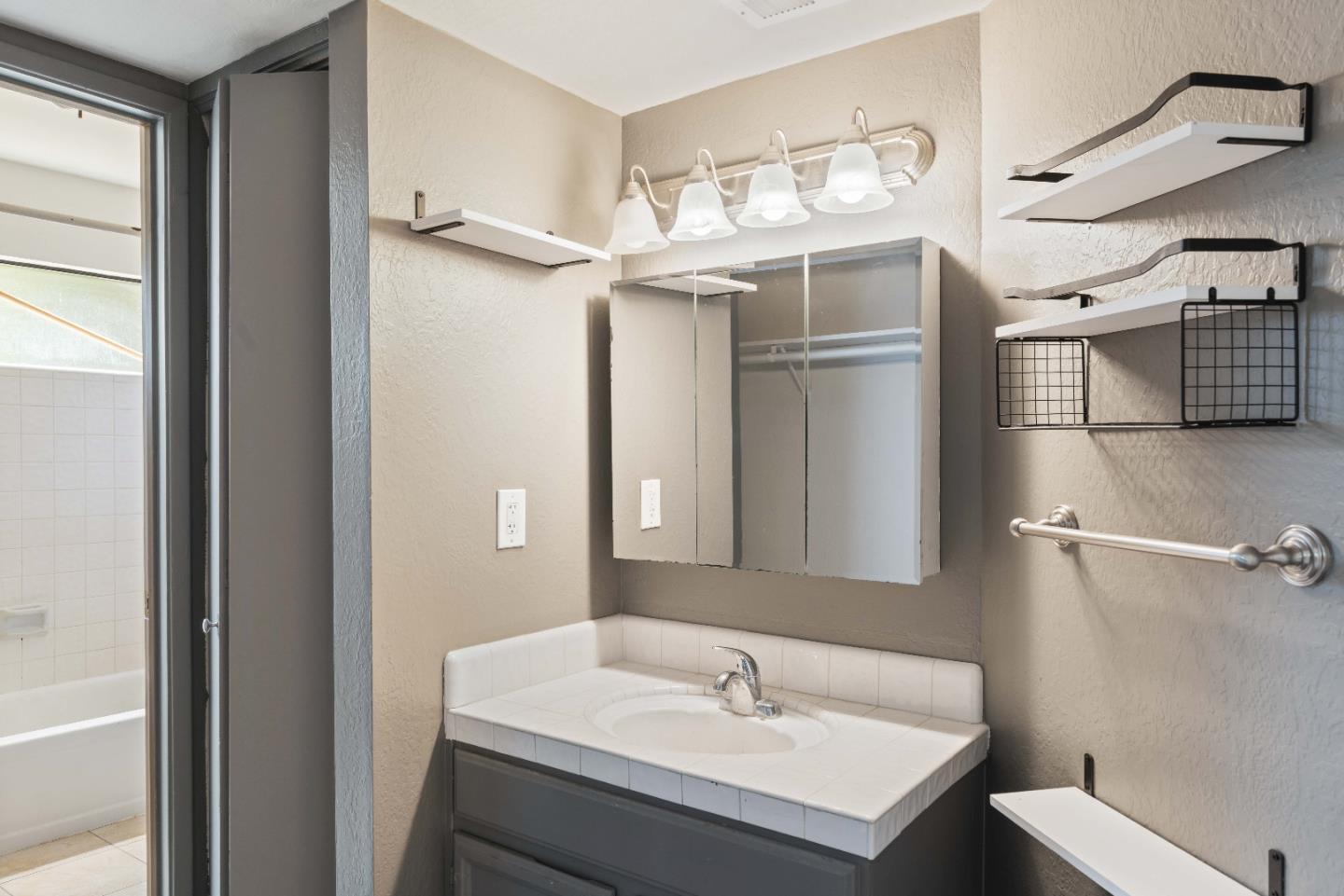 Detail Gallery Image 13 of 21 For 26 Seacliff Dr, Aptos,  CA 95003 - 2 Beds | 2/1 Baths