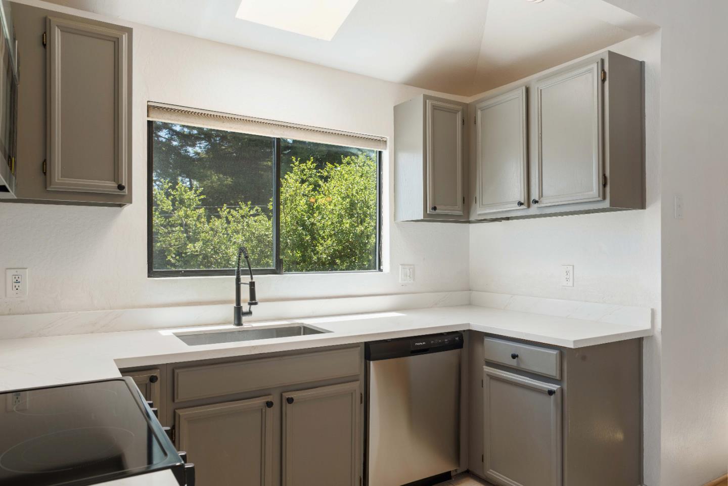 Detail Gallery Image 5 of 21 For 26 Seacliff Dr, Aptos,  CA 95003 - 2 Beds | 2/1 Baths