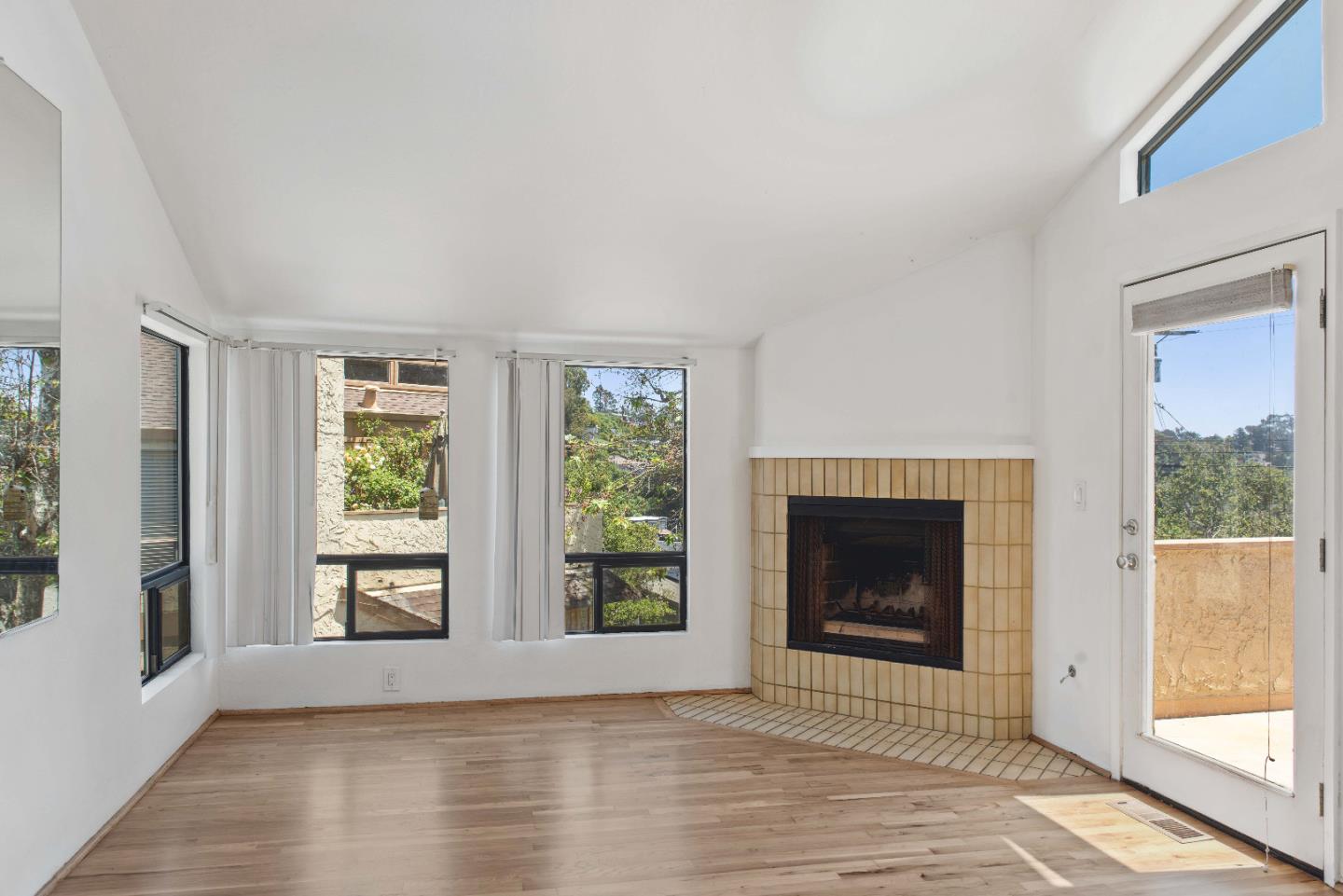 Detail Gallery Image 7 of 21 For 26 Seacliff Dr, Aptos,  CA 95003 - 2 Beds | 2/1 Baths