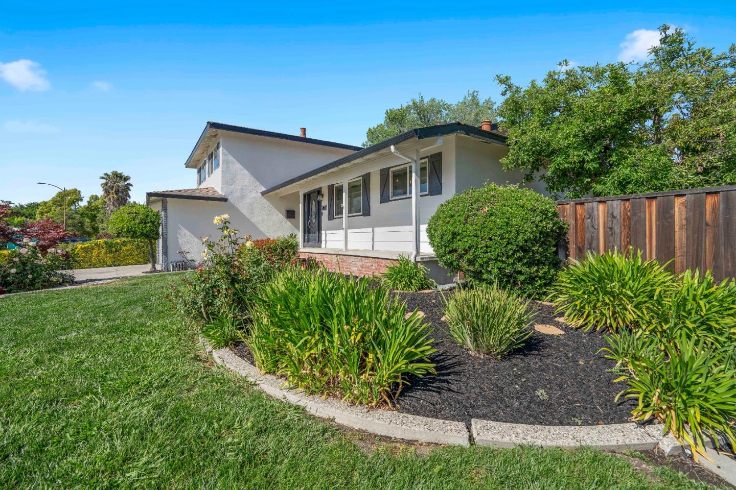 Detail Gallery Image 4 of 63 For 5868 Montevino Dr, San Jose,  CA 95123 - 3 Beds | 2/1 Baths