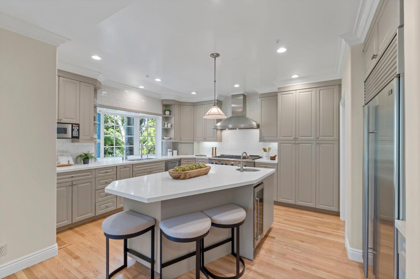 Detail Gallery Image 12 of 71 For 739 Oak View Way, Redwood City,  CA 94062 - 4 Beds | 4 Baths